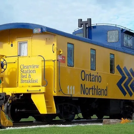 Clearview Station & Caboose B&B-3